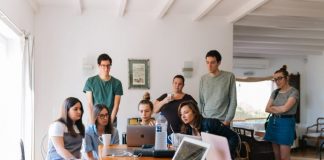 How the Free Content Offers Help to Educate Your Prospects Content Offers Help to Educate Your Prospects