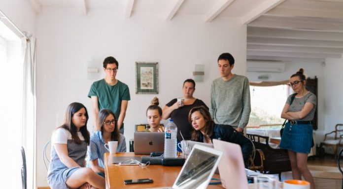 How the Free Content Offers Help to Educate Your Prospects Content Offers Help to Educate Your Prospects